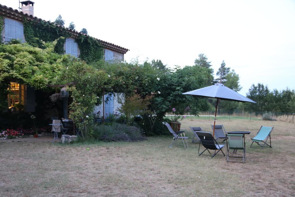 Le Mas Des Pins Mane  Bagian luar foto